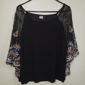 Akemi+Kim Lace-Detailed Sleeve Top